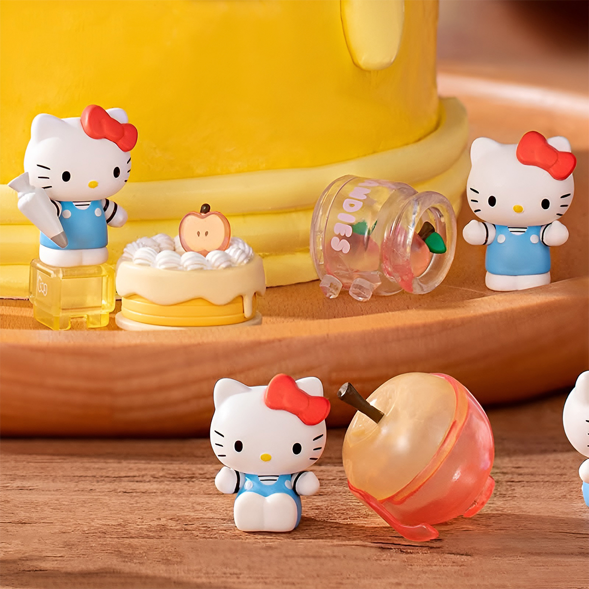 Фігурка Pop Top Hello Kitty – Яблучний воркшоп – Hello Kitty – 5 см — превʼю 4