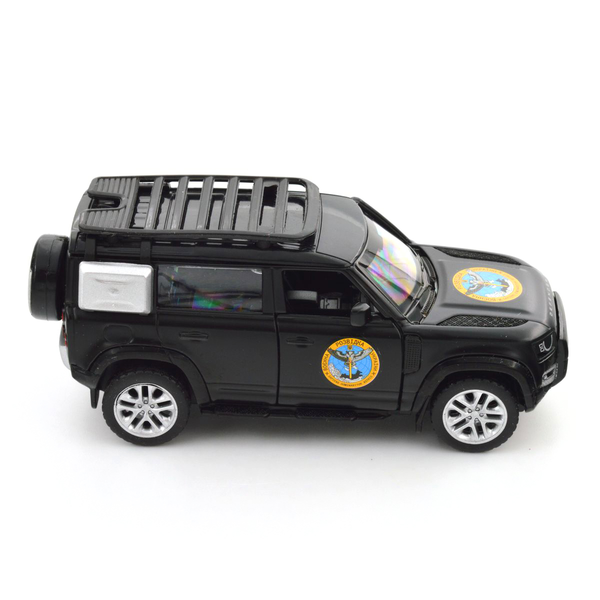 Колекційна автомодель TechnoDrive Land Rover Defender 110 ГУР МО Шеврони Героїв 1:43 — превʼю 13