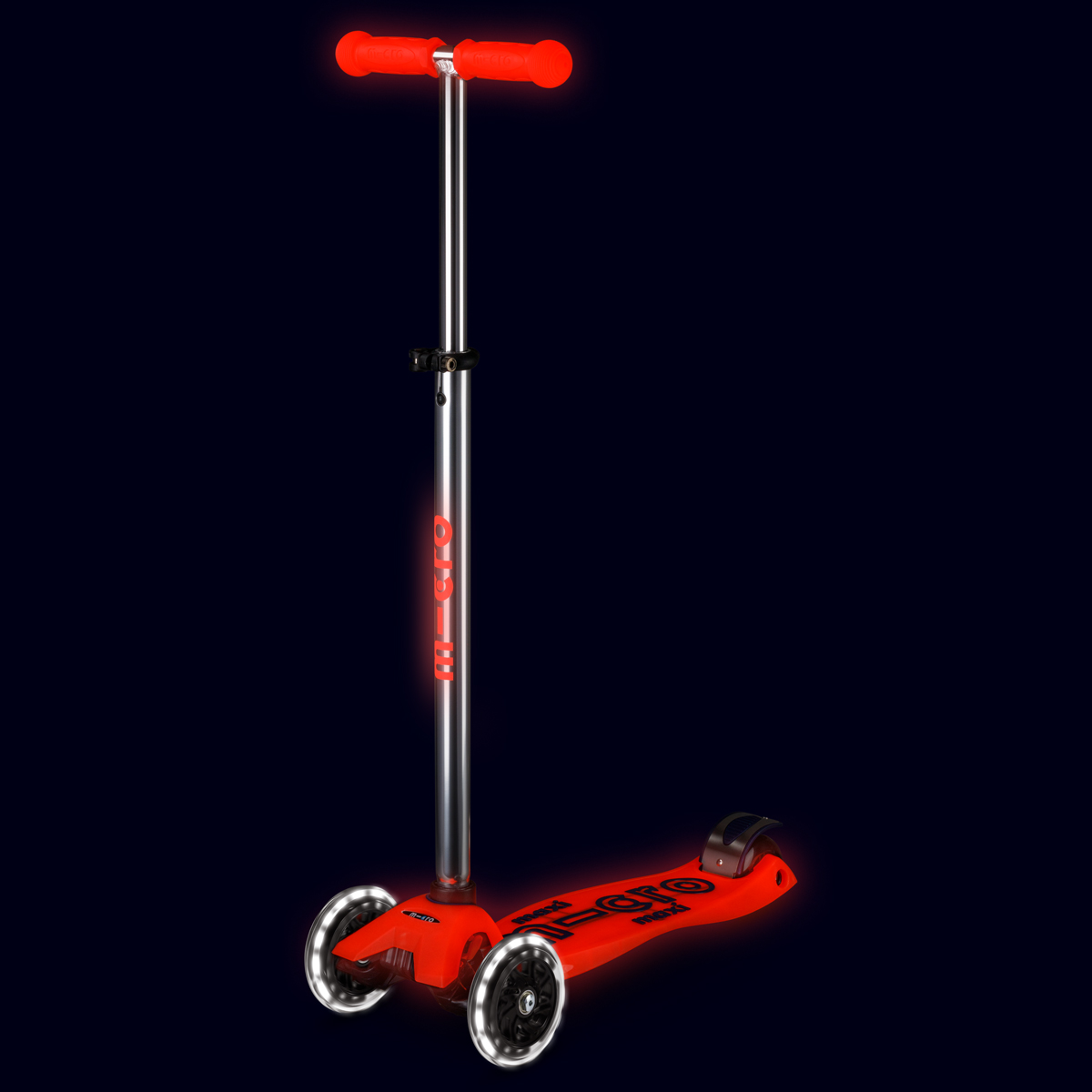 Самокат триколісний дитячий Micro Maxi Deluxe Glow LED зі світловими колесами Червоний — превʼю 9