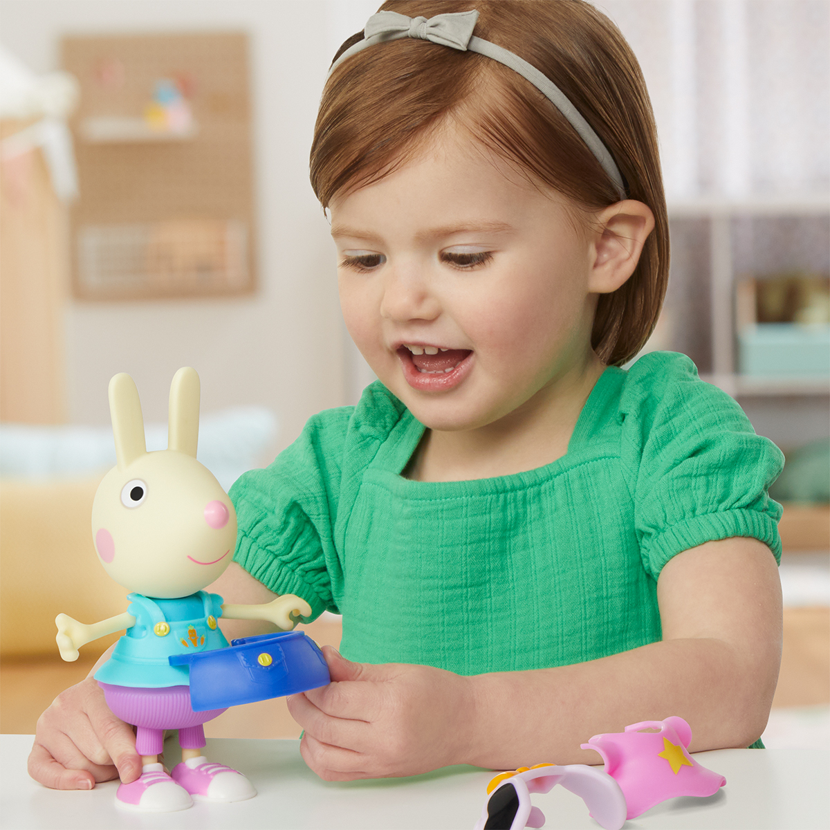 Ігровий набір Peppa Figurines Одягни Ребекку дитячий 15 cm з аксесуарами — превʼю 9