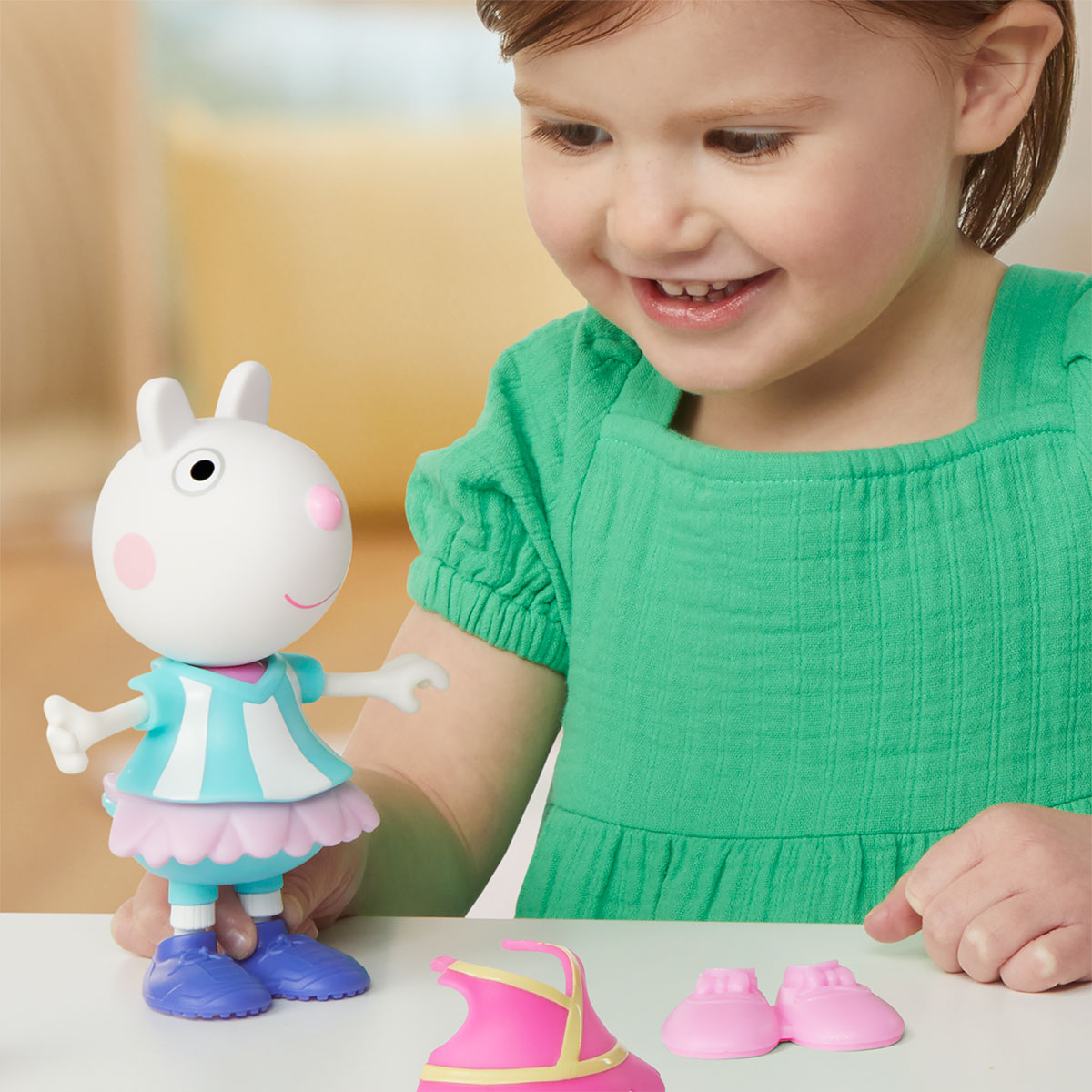 Ігровий набір дитячий Peppa Figurines Одягни Сюзі 15 см з аксесуарами — превʼю 9