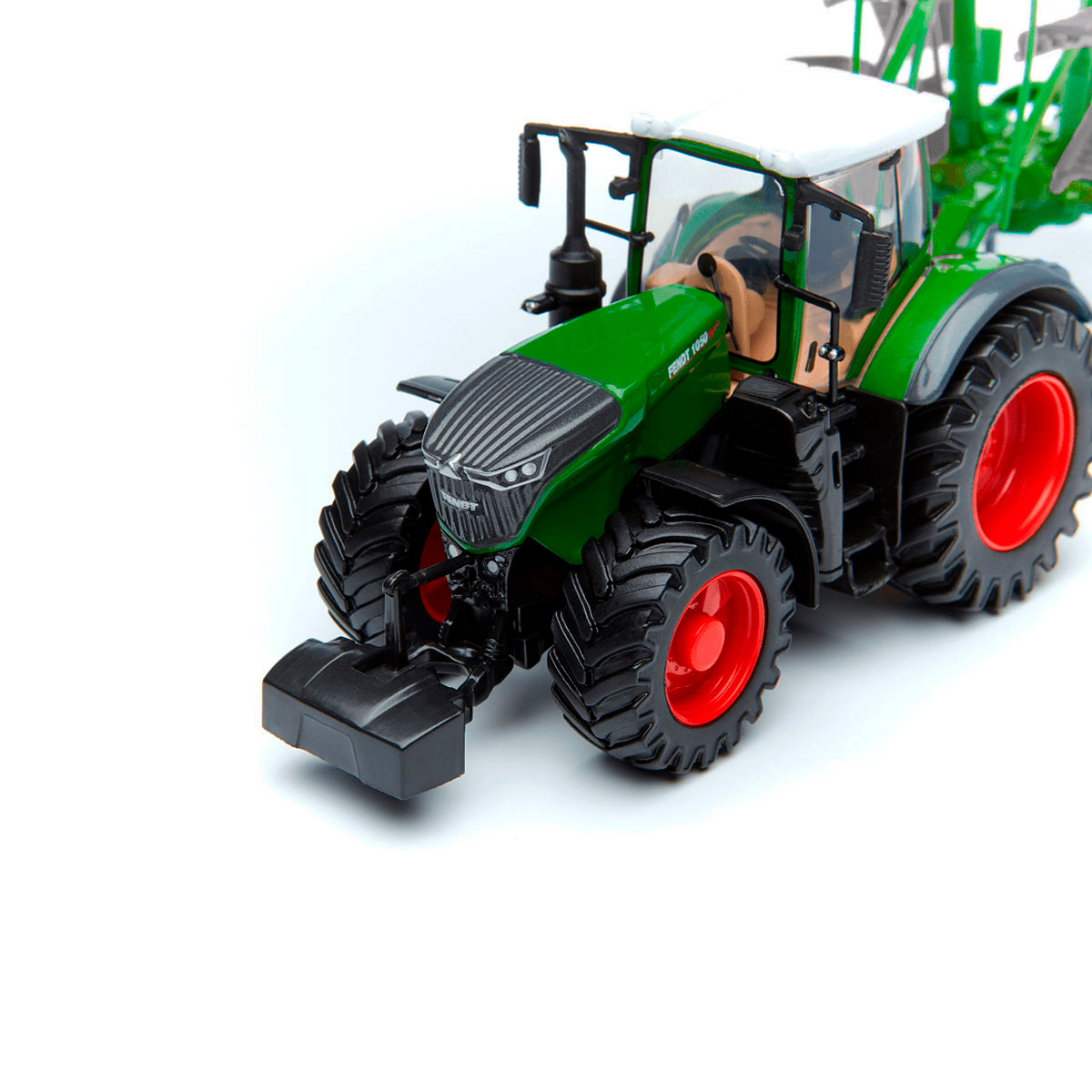 Трактор Bburago Fendt 1050 Vario з роторними граблями 10 см Червоно-зелений — превʼю 6