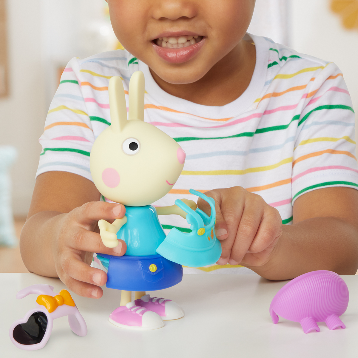 Ігровий набір Peppa Figurines Одягни Ребекку дитячий 15 cm з аксесуарами — превʼю 7