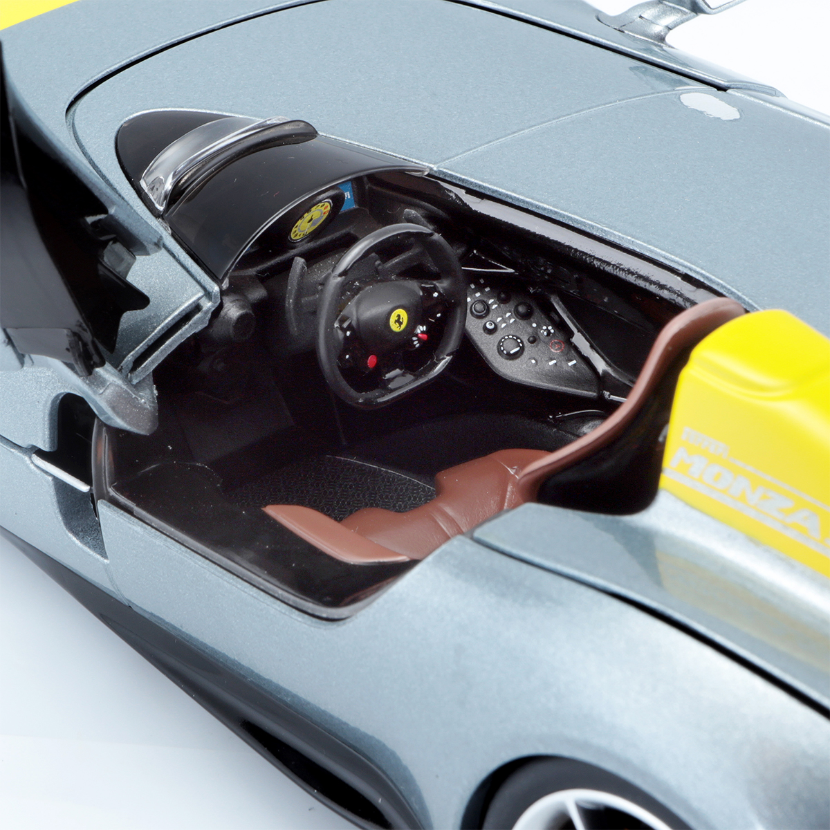 Колекційна модель Bburago Ferrari Monza SP1 1:18 сіра — превʼю 7