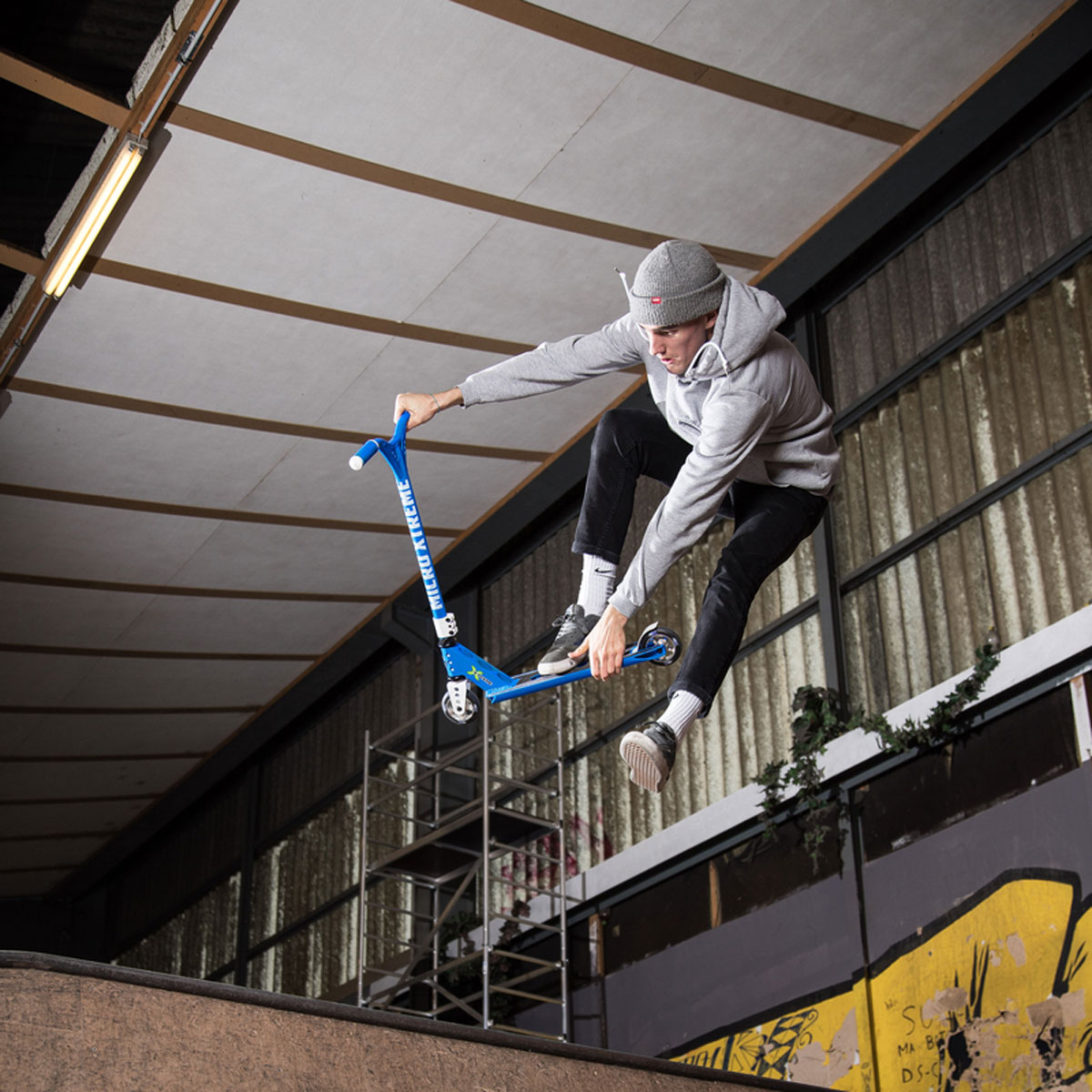 Самокат трюковий Micro Trixx Ramp для екстремального катання колір Синій — превʼю 4