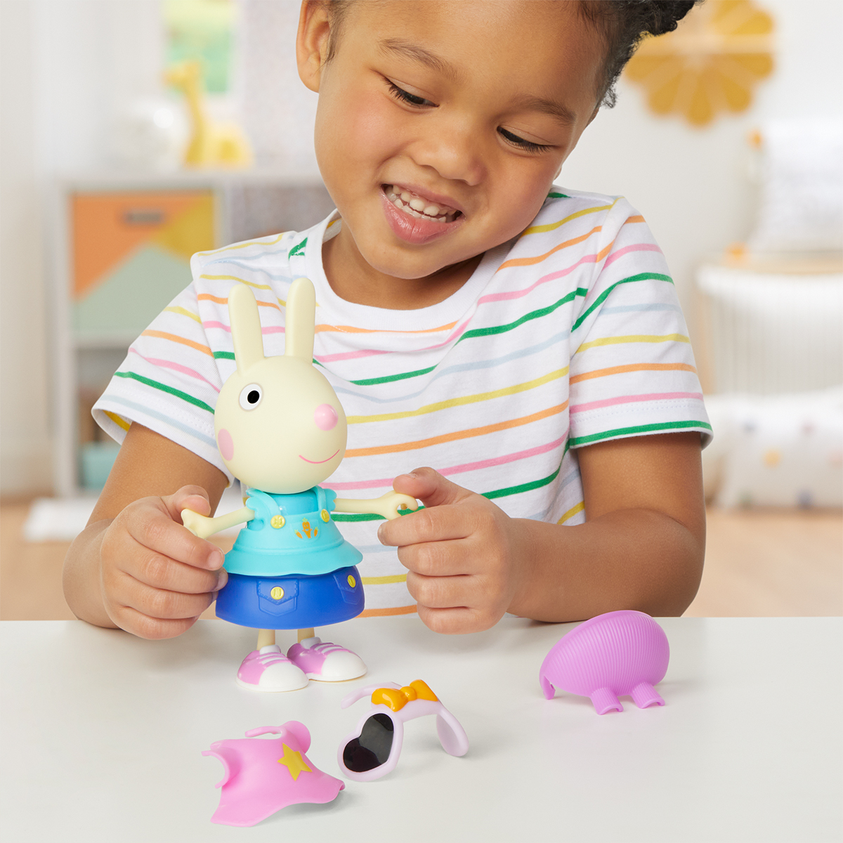Ігровий набір Peppa Figurines Одягни Ребекку дитячий 15 cm з аксесуарами — превʼю 8