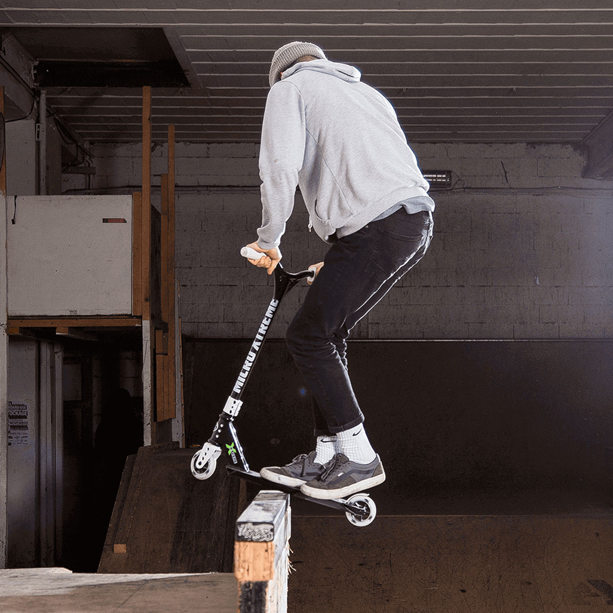 Самокат трюковий Micro Trixx Ramp для екстремального катання міцний Чорний — превʼю 7