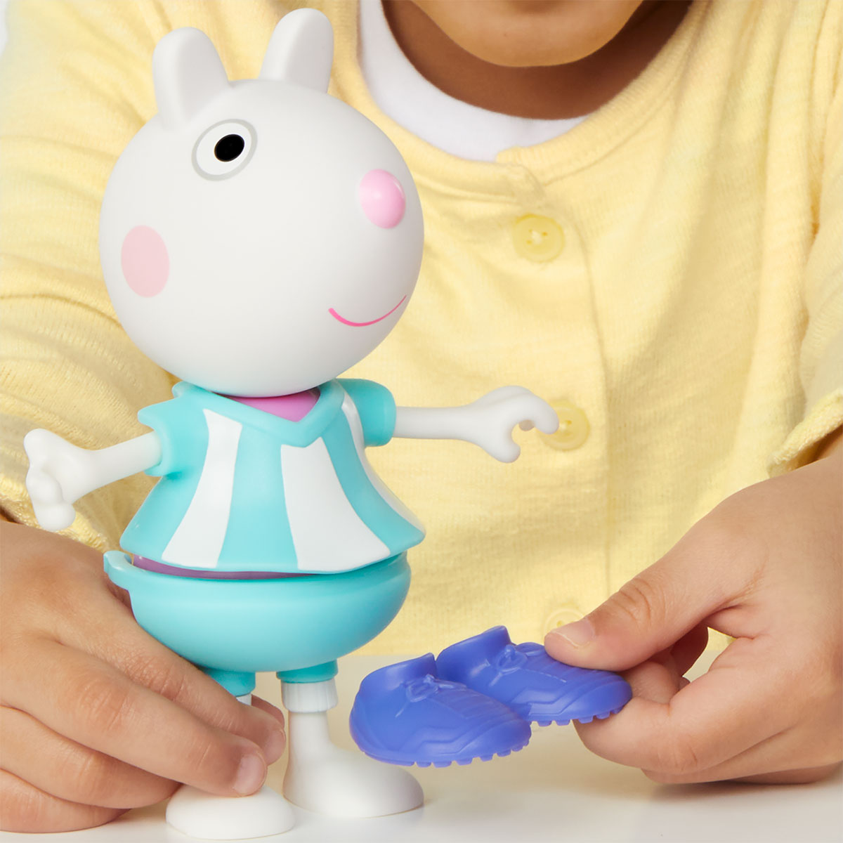 Ігровий набір дитячий Peppa Figurines Одягни Сюзі 15 см з аксесуарами — превʼю 8