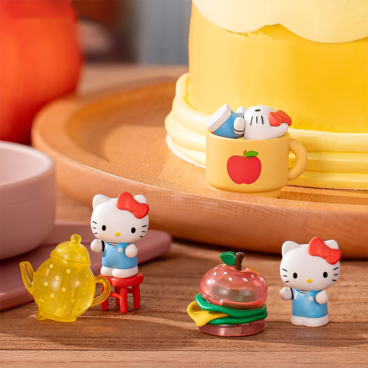 Фігурка Pop Top Hello Kitty – Яблучний воркшоп – Hello Kitty – 5 см — превʼю 5